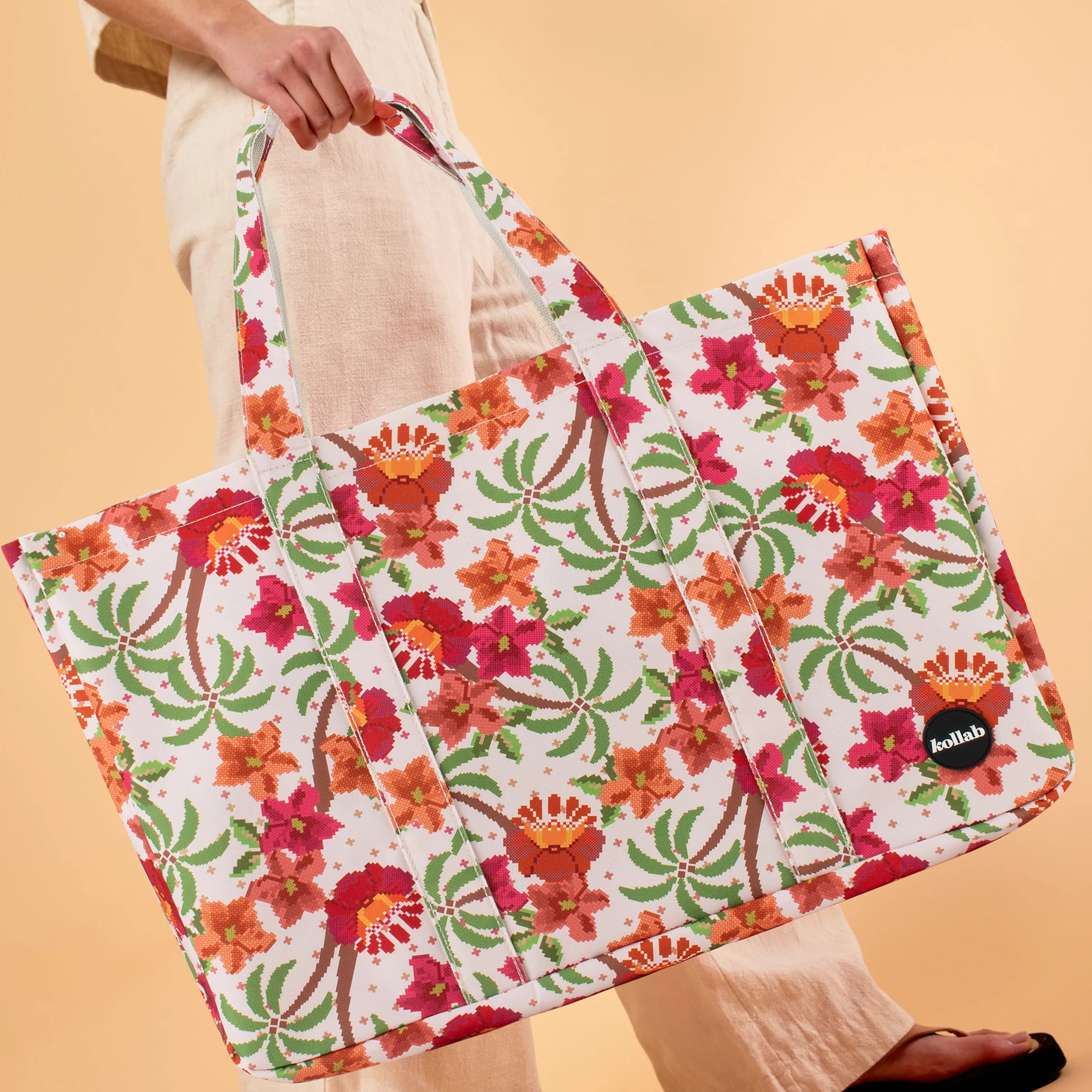 Carryall Cargo Bag Hibiscus Retreat - Image 2